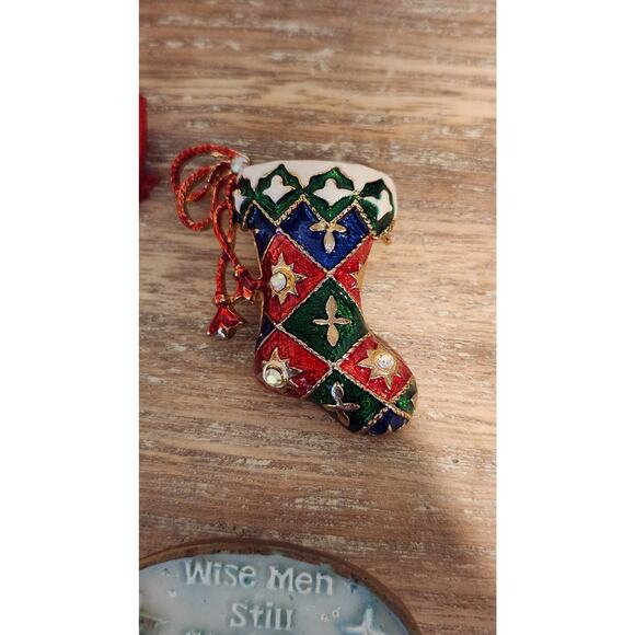 🎄 Vintage Christmas Holiday Brooch Pin Lot – Set of 7 – Festive Jewelry - Picture 7 of 16